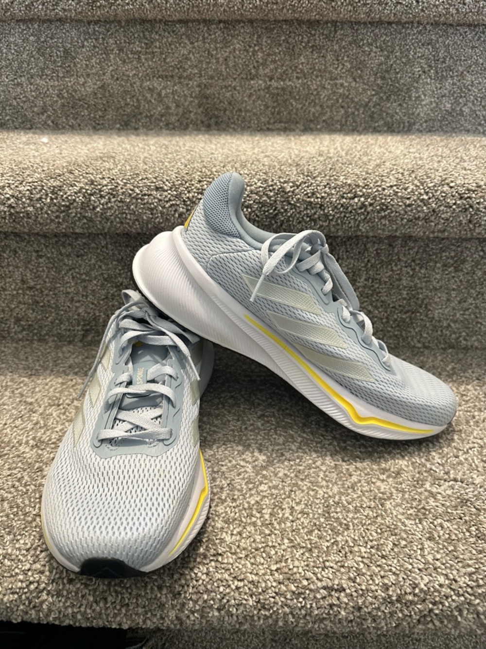 Women's Adidas Response Running Shoe Size 8